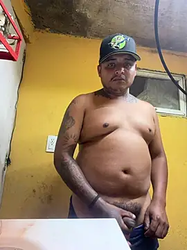 RobertoLeo42980 Webcam Show