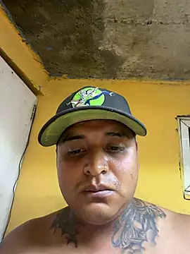 Show modela RobertoLeo42980 na web-kameri