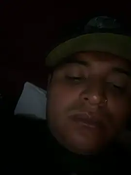 RobertoLeo42980's Webcam Show
