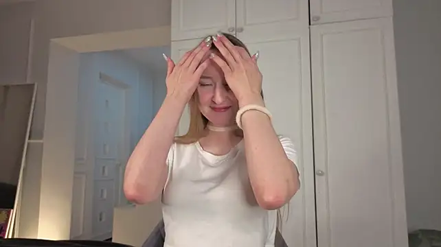 AveryFondell's Webcam Show