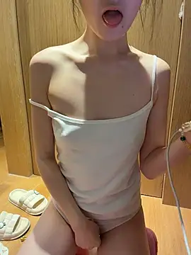 zhenzhu443 Adlı Modelin Canlı XXX Sohbeti