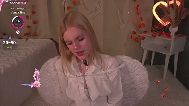 lola_murmure's Webcam Show