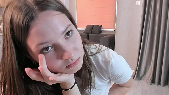 הופעת וובקאם של LorileeTruden