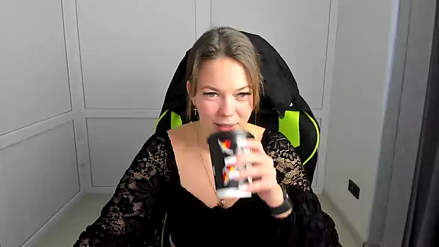 TessaSpring: вебкам-шоу