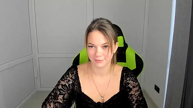 TessaSpring Adlı Modelin Web Kamerası Şovu
