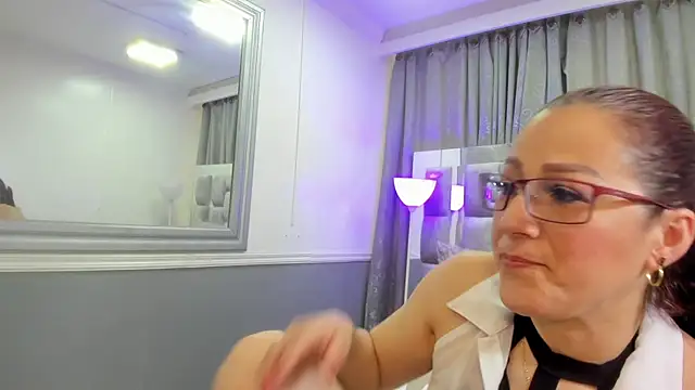 CataleyaReed Chat XXX in diretta