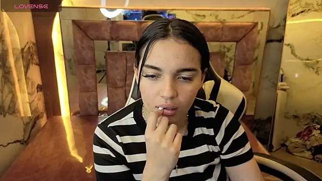 Czat XXX na żywo – Julietha_Foxter_v