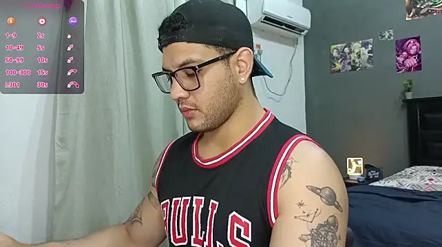 Show modela IkerNahum na web-kameri