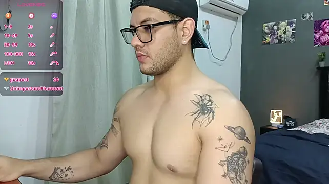 Show modela IkerNahum na web-kameri