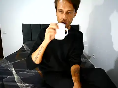 stefan27ro: διαδικτυακό σόου στην κάμερα