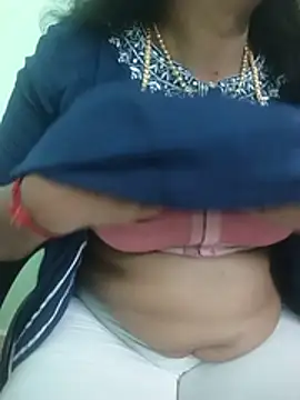 הופעת וובקאם של saro_tamilgirl