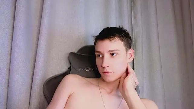 Show modela james_fds na web-kameri
