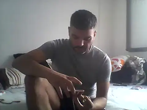 Moreno2987: διαδικτυακό σόου στην κάμερα