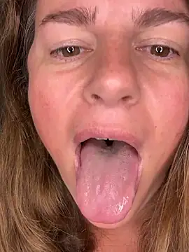 Pokazy przed kamerką – Katie8807