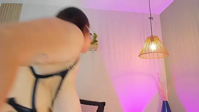 Isabella_Whiitee_: διαδικτυακό σόου στην κάμερα