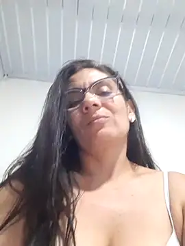 XXX chat uživo modela Zajiraa_Sky