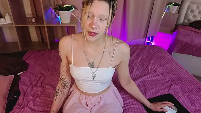 LustyAsuka webcam show