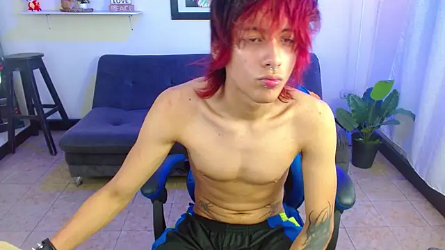 adriaan_18 Show in webcam