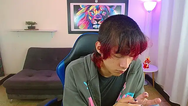 adriaan_18 网络视讯表演