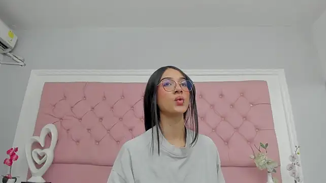 SaraTease_ Show in webcam