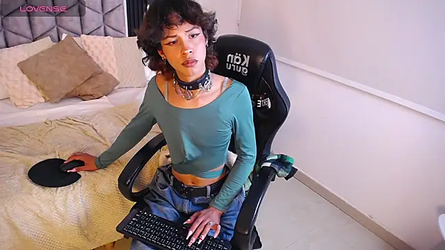 Sweet_Poison37 Pertunjukan Webcam