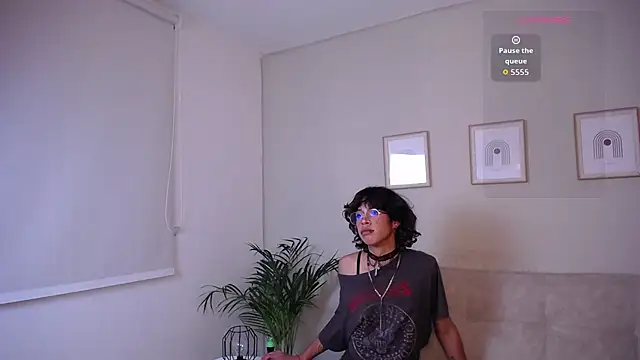 הופעת וובקאם של Sweet_Poison37