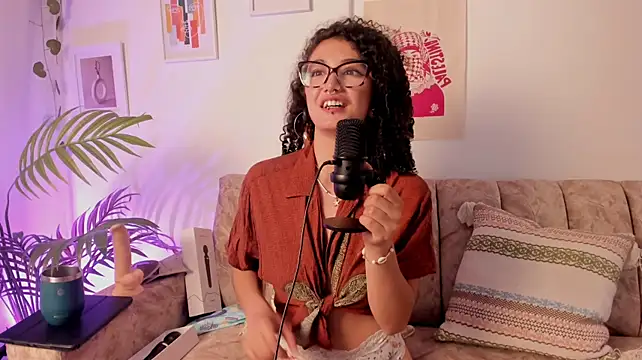 הופעת וובקאם של CurlyMeryJane