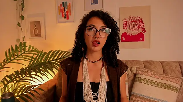 CurlyMeryJane Show in webcam
