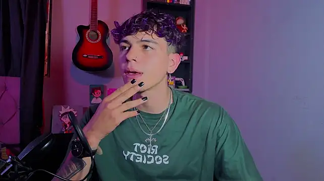 MikeyKuro webkamerás műsora