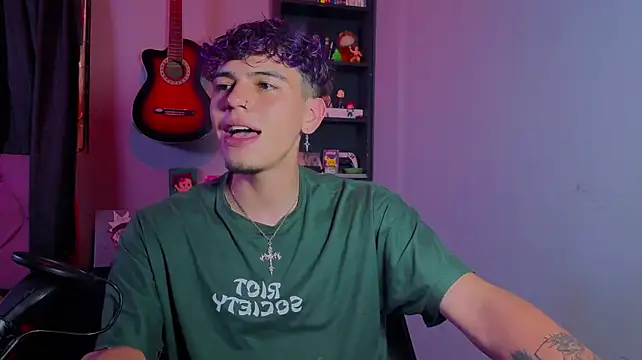 MikeyKuro webcam show