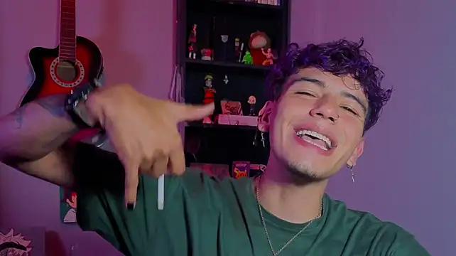 MikeyKuro – webcam-show
