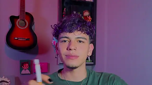 Show modela MikeyKuro na web-kameri