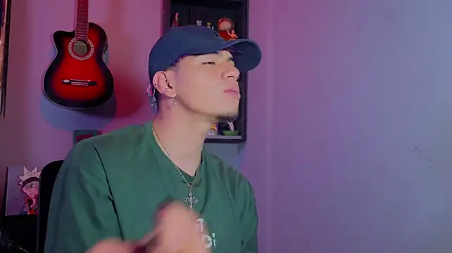 MikeyKuro Webcam Show