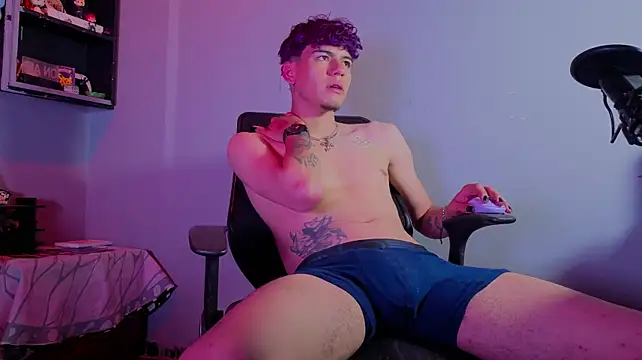 MikeyKuro Webcam Show