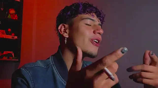 Show modela MikeyKuro na web-kameri