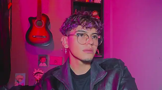 MikeyKuro webcam show