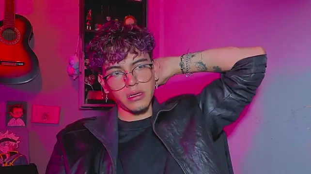 MikeyKuro – webcam-show