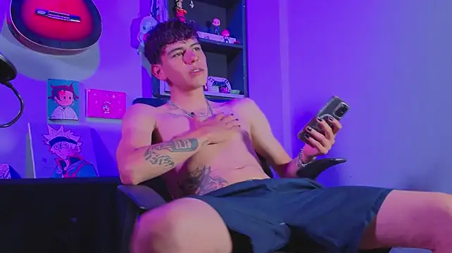 Show modela MikeyKuro na web-kameri