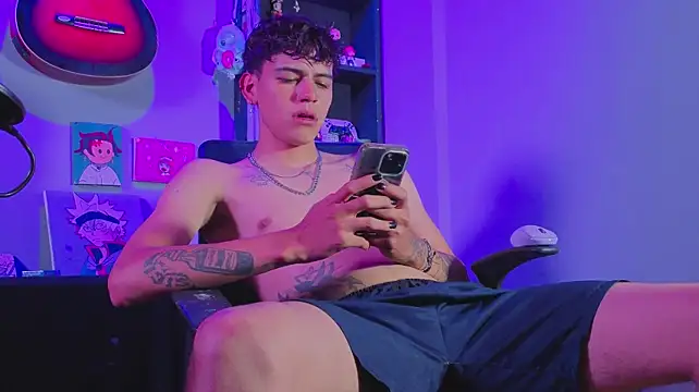 הופעת וובקאם של MikeyKuro