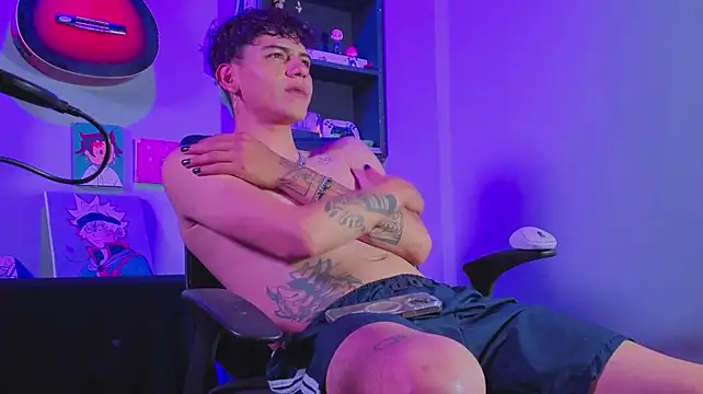 Show modela MikeyKuro na web-kameri