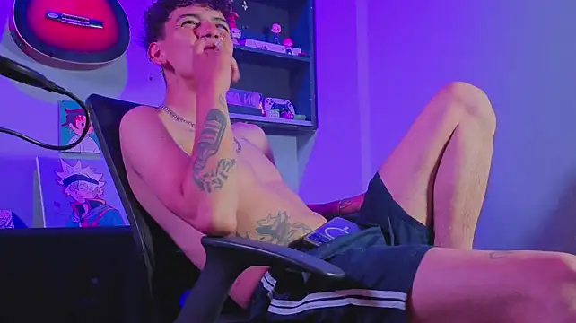 MikeyKuro webkamerás műsora