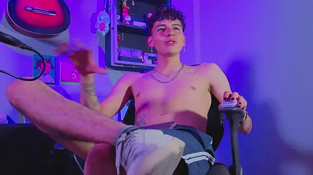 MikeyKuro webkamerás műsora
