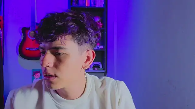 Show modela MikeyKuro na web-kameri