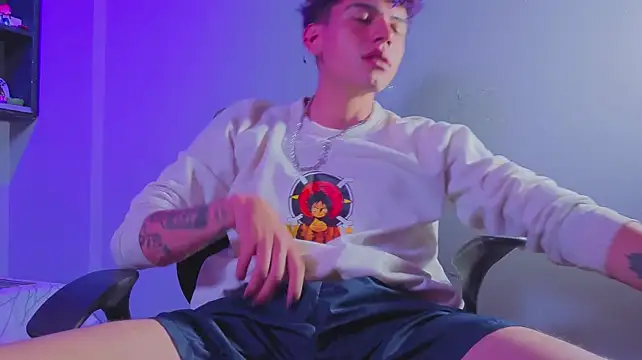 MikeyKuro Webcam Show