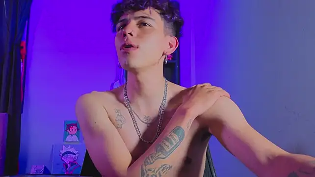 MikeyKuro Show in webcam