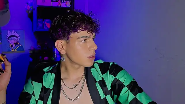 MikeyKuro Show in webcam