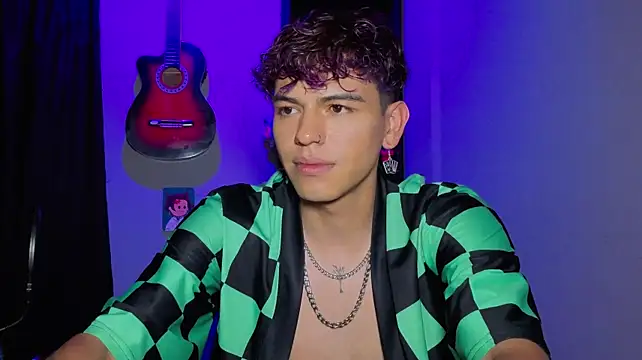 MikeyKuro webcam show