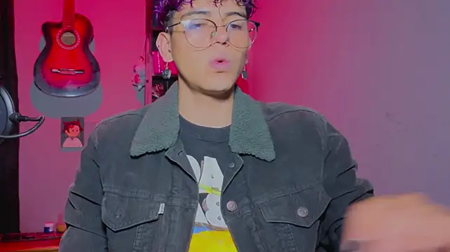 Show modela MikeyKuro na web-kameri