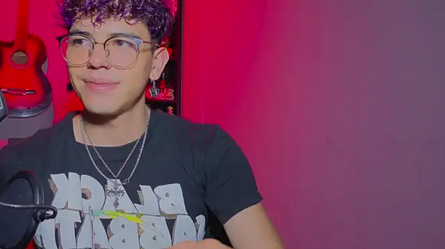 MikeyKuro: вебкам-шоу