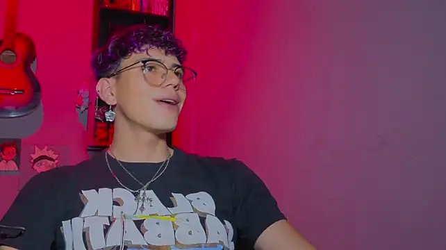 MikeyKuro Webcam-Show